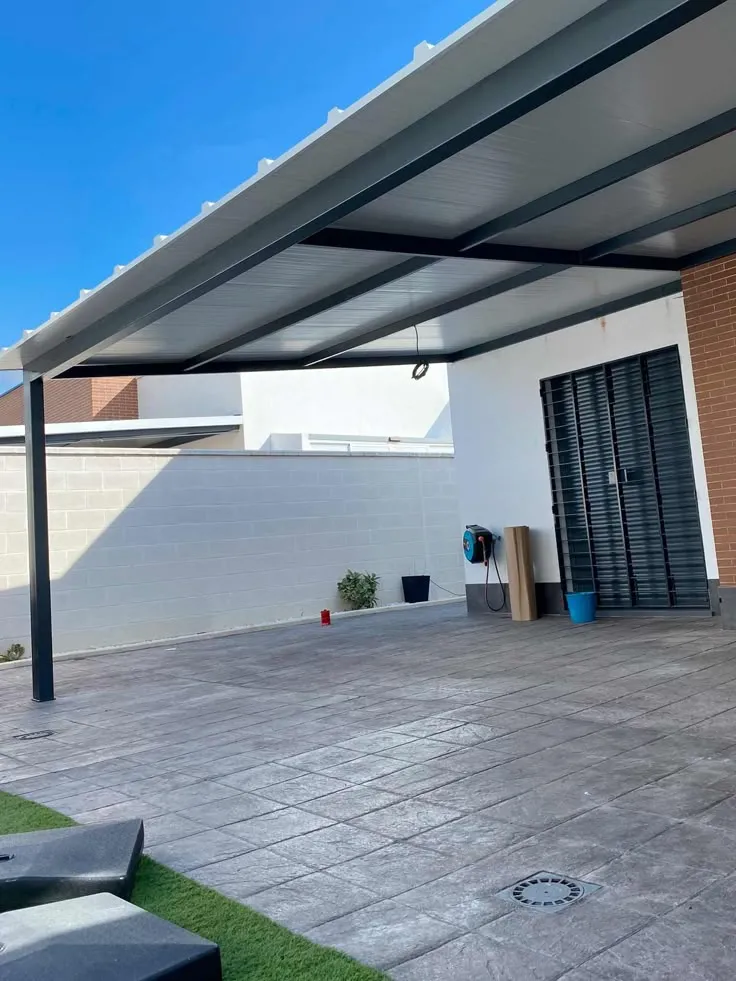  معلم تركيب ساندويش بنل بأسعار تنافسية في جدة - 0552997570