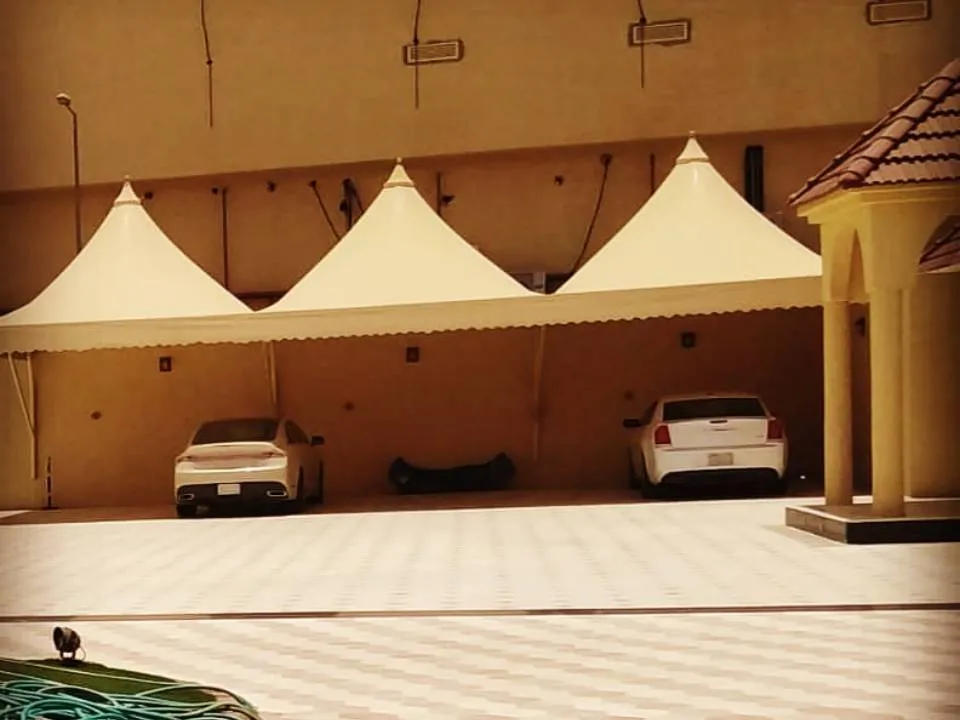 مظلات هرمية  جدة – مزيج من الجمال والمتانة 0552997570