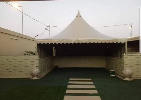 مظلات هرمية  جدة – مزيج من الجمال والمتانة 0552997570