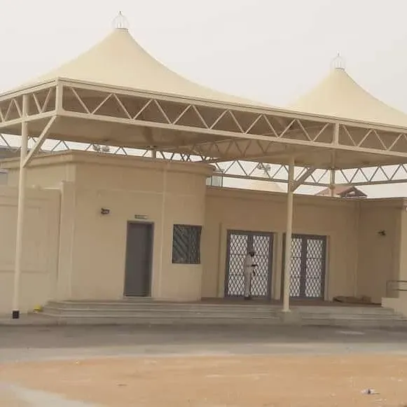 مظلات هرمية  جدة – مزيج من الجمال والمتانة 0552997570