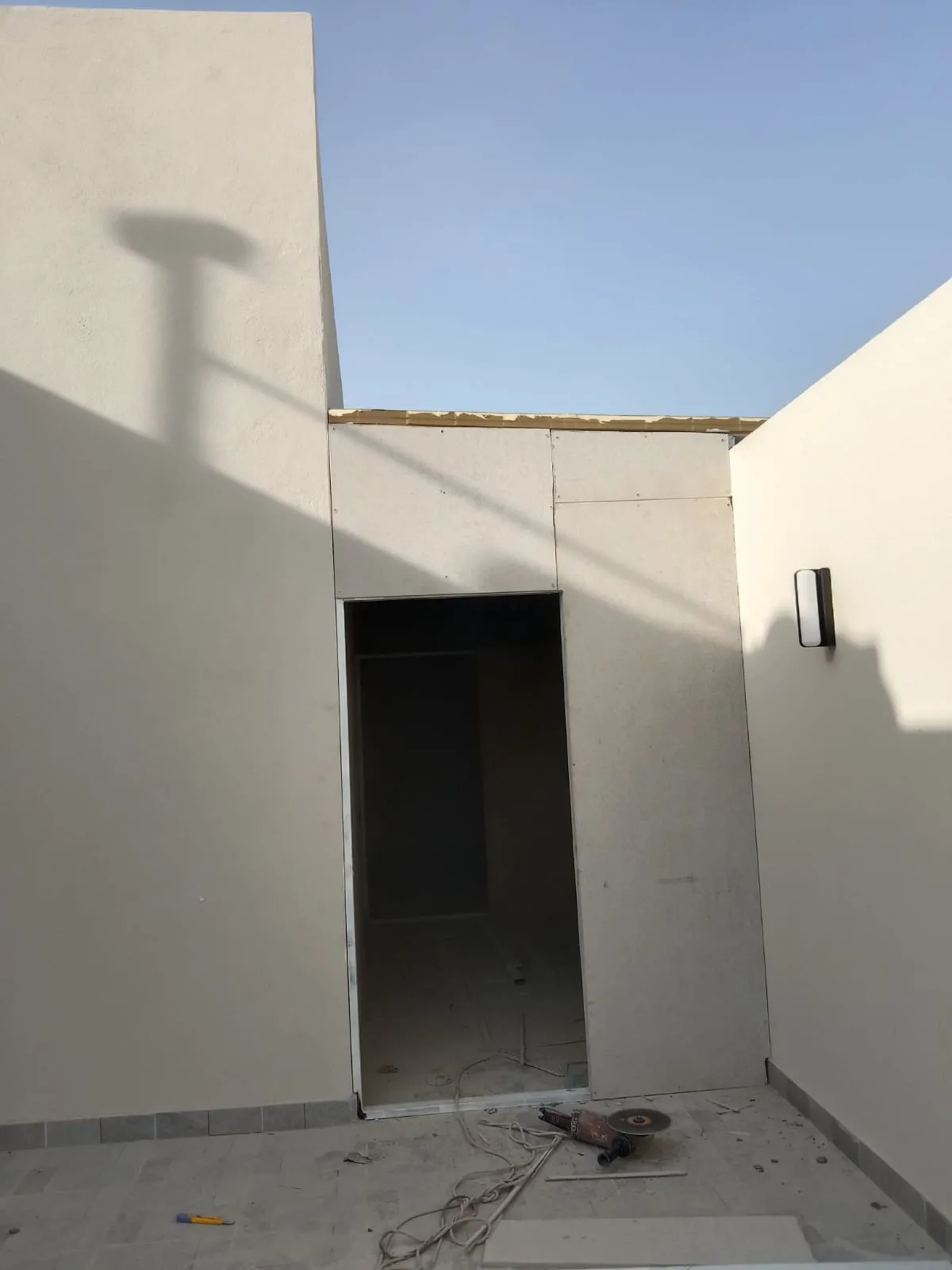 تركيب ساندوتش بانل جدة – قدرة عالية العزل الحراري والصوتي